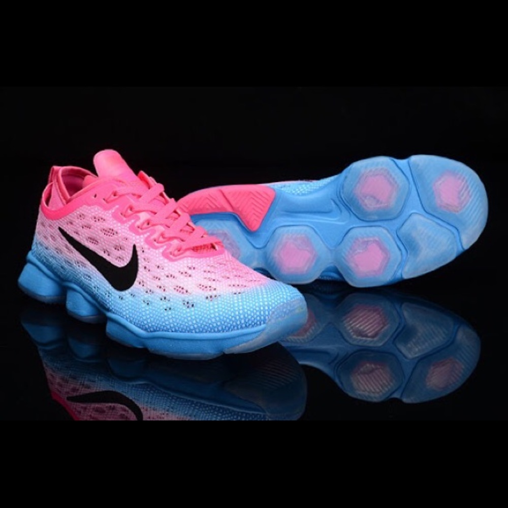 Women’s 9.5 Nike Zoom Fit Agility’s- like new